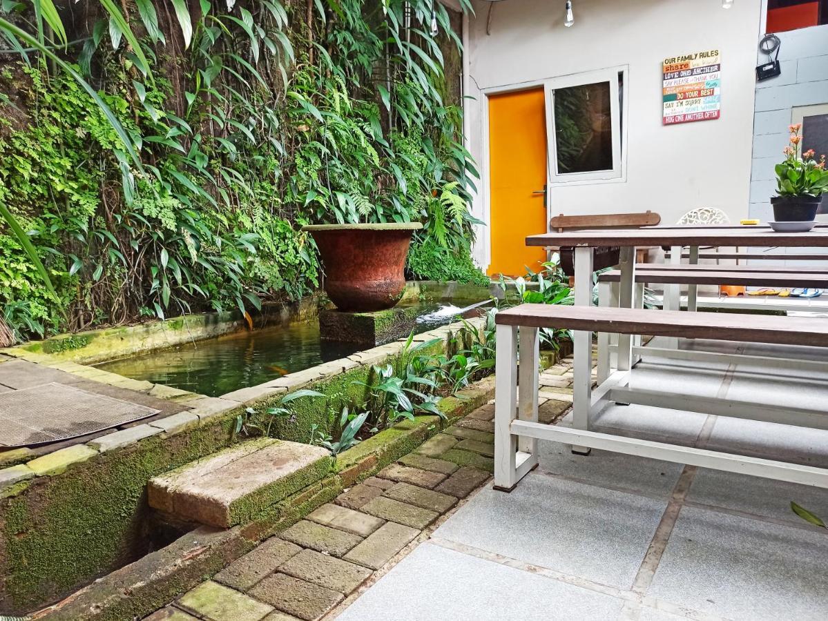 Jeng Tini Guest House ボゴール エクステリア 写真