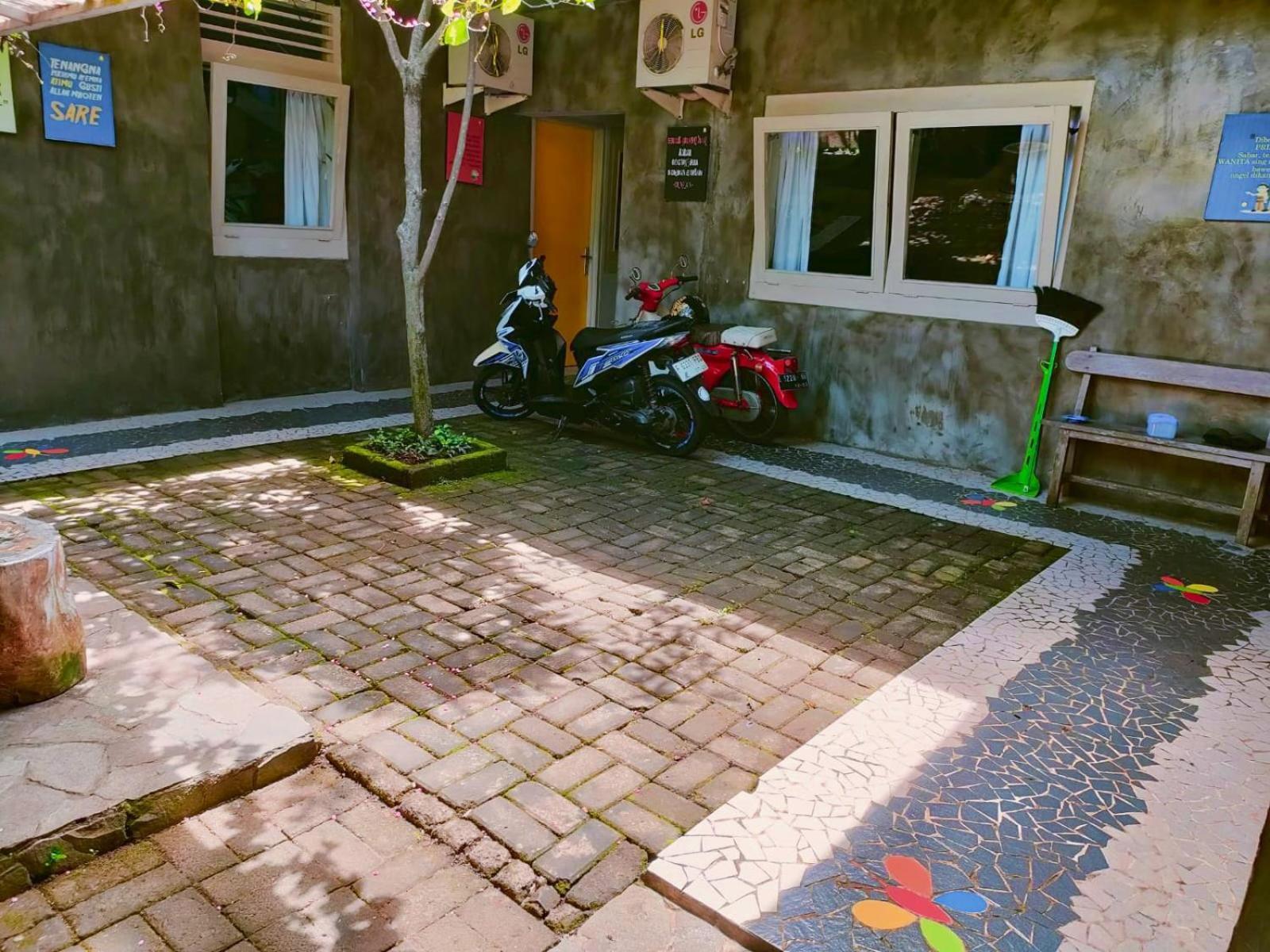 Jeng Tini Guest House ボゴール エクステリア 写真